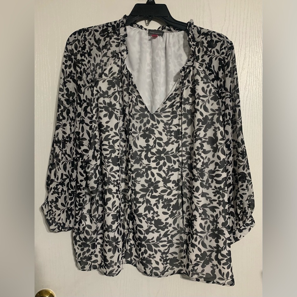 Vince Camuto Floral Black and White Women's Blouse NWT
